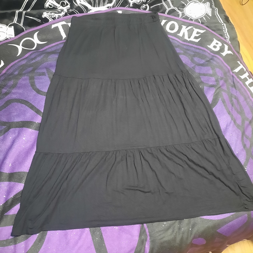 3/15$ Elegant Black Maxi Skirt